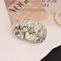 Brazalete de aleación plateado irregular con textura brillante de moda para mujer - Estilo Plisado Irregular Ancho (As0105)