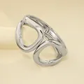 Elegante brazalete de aleación plateado irregular con diseño geométrico calado único - Triángulo envolvente hueco (As0178)