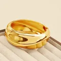 Brazalete abierto de aleación dorada irregular con acabado pulido brillante - Línea 3D circular (As0156)