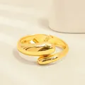 Elegante brazalete de aleación de oro de moda con diseño de lágrima irregular para mujer - Gota envolvente de borde inclinado (As0116)