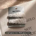 Set di due fermagli per capelli in lana d'agnello riccia beige, accessorio invernale caldo - Set di 2 / Beige