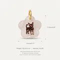 Süßer Chihuahua-Hund bedruckter weißer Acryl-Blumenanhänger mit Goldring-Schmuckstück - Blütenblatt Chihuahua (MQPK254218R)