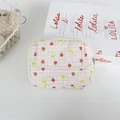 Mini pochette matelassée en vichy rose avec motifs fraises et lapins pour écouteurs - Cœur De Fraise : Rose Clair