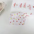 Jolie pochette matelassée à carreaux violets avec motifs de lapin et fraise pour la monnaie - Cœur de Fraise : Violet Clair