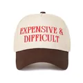 Κοντινό πλάνο του κεντήματος 'Expensive & Difficult' σε δίχρωμο καπέλο μπέιζμπολ - Ρυθμιζόμενο / Κεντητό Στυλ με Color Block / Μπεζ/Καφέ
