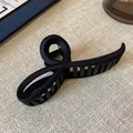 Elegante matte schwarze Haarklammer in Schleifenform für stilvolle Hochsteckfrisuren - Mattschwarz