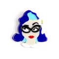 Broche en acrylique faite main style rétro avec visage de femme aux cheveux bleus - Bleu Saphir