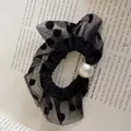 Elegante scrunchie stile francese in rete a pois nera con accento di perla grande capelli - Stile a Rete a Pois con Perla Artificiale / Nero