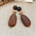 Orecchini etnici in legno a goccia con dettaglio di perle intrecciate marroni - 14# Ago d'Argento - Caffè