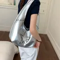 Bolso hobo plateado metalizado con tachuelas de estrella estilo punk - 36*11*20 / Plateado