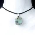 Colgante cuadrado de piedra natural en collar de cordón negro para mujeres - Solo colgante (sin cadena) / Piedra kiwi