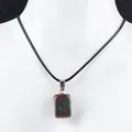 Colgante cuadrado de ágata piedra de sangre natural pulida con collar de cordón trenzado negro - Solo colgante (sin cadena) / Ágata de la India