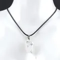 Collar con colgante de piedra de howlita blanca irregular y cordón trenzado negro - Solo colgante (sin cadena) / Howlita