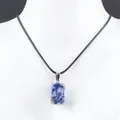 Colgante rectangular de piedra natural jaspeada en azul y blanco con cordón negro - Solo colgante (sin cadena) / Jaspe de Puntos Azules