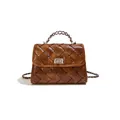 Petit sac à main carré vintage en cuir tressé marron doté d'une bandoulière chaîne argentée - Taille unique / Style en Cuir Tressé / Marron