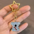 Simpatico portachiavi a forma di koala in smalto con fibbia a stella dorata lucida - Koala Che Abbraccia Un Tronco