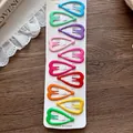 Lot de dix barrettes BB colorées en forme de cœur avec finition émail sur carte blanche - 5 À 10 Cadeaux D'amour