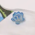 Blaue und weiße Lotusblüte aus Harz für DIY-Schmuckherstellung und Kunsthandwerk - Lotus Stil (LF3372-08)