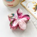 Floral hair claw clip with pink marble ink-wash pattern and polished finish - 8.5cm Frangipani Flower - Ps M-02 Meat Powder / Resin/Plastic