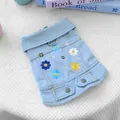 Gilet en jean bleu clair pour animaux avec broderie florale colorée pour petits chiens - Bleu clair (Broderie marguerite)