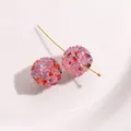 Funkelnde rosa zuckerbeschichtete Harzperlen für DIY-Dopamin-Ohrringe - Eine Farbenfrohe Kugel