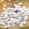 Nahaufnahme silberner Herzanhänger mit 'Handmade'-Gravur für DIY-Schmuck - 26# Dicker Silberner Herzbuchstabe [1 Stück] Ca. 96*8 Mm (a1-502)