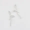 Gros plan de pendentifs nœud argentés avec texture corde torsadée pour bijoux DIY - Argent Brillant