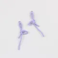 Vue détaillée de breloques nœud en alliage lavande avec texture corde pour création bijoux - Violet