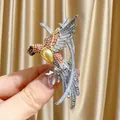 Spilla a uccello in stile bizantino vintage con pietre multicolori e una grande perla dorata - B122