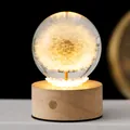 Löwenzahn Kristallkugel Nachtlicht mit leuchtendem Holzsockel für Dekogeschenk - 8cm Löwenzahnkugel + Wiederaufladbare Rotation (Batterie Enthalten) / USB-Stecker