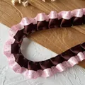 Cinta de encaje fruncido de doble capa rosa y marrón con lunares para manualidades - De Color Marrón Rosado Melocotón De 1 Metro De Largo Y Aproximadamente 25 Cm De Ancho.
