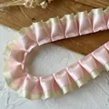 Ribete de volantes de satén plisado de doble capa en rosa y crema para manualidades DIY - Color Liso Rosa Claro O Amarillo Pálido De 1 Metro De Largo Y 25 Cm De Ancho.