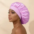 Vista laterale della cuffia in raso rosa cipria con ampia fascia elastica morbida - Viola Chiaro