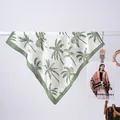 Elegante sciarpa quadrata di seta con stampa di palme verdi su uno sfondo bianco - Palma Verde / 70x70cm