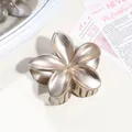 Elegante molletta per capelli a fiore di frangipane oro champagne con finitura metallica opaca - Placcatura In Oro Elettrolitico