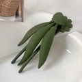 Elegant matte forest green leaf-shaped hair claw clip for women's hair accessories - Three-Claw Duckbill Green