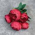 Bouquet realistico di peonie in seta artificiale rosso scuro a 7 teste per decorazione - 7 Teste/Confezione / Serie Primavera - Rosso Brillante