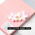 Elegant matte floral duckbill hair clip with pink gradient, dimensions 10.5x5cm - 2493 Creamy Pink