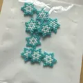 Ciondoli a stella in perline Miyuki blu e bianche per accessori gioielli fai-da-te - Stella Geometrica Blu Chiaro E Bianco (MYK032-5)