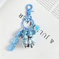 Close-up van de metallic blauwe zittende beer sleutelhanger met een acryl ketting - Klein Blauw (5159-2)