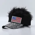 Lustiger schwarzer Perückenhut mit silbernen Strasssteinen und US-Flaggen-Aufnäher - Verstellbar / US-Flagge mit Strass / Schwarze Perücke