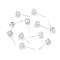 Detailansicht von mehreren funkelnden runden Zirkonia Ohrstecker-Komponenten für DIY-Schmuck - Ohrringe Ohne Baumelnde Stecker – Weiß / 6mm
