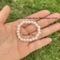 Creme-weiße 6-mm-Kunstperlenarmband für Kinder mit 11,5 cm Umfang - 22 Cremefarbene Perlen 6 Mm Groß. Diese Kette Wird Üblicherweise Für Ein Plüschtier Verwendet; Für Ein Armband Ist Sie Zu Klein.