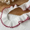 Encaje de gasa plisada blanca de 3 cm con borde rojo festoneado para costura DIY - Tela De Gasa Roja De 1 Metro De Largo Aproximadamente 3 Centímetros De Ancho De Una Sola Capa Con Ribete De Ganchillo Rosa.