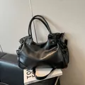 Bolso de mano negro de piel sintética para mujer con correa de hombro ajustable - 36*15*25 / Negro sin colgante (Versión mejorada)