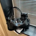 Bolso tote negro de gran capacidad estilo coreano con dije de estrella y candado - 36*15*25 / Negro con colgante (Versión mejorada)