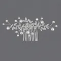 Peigne à cheveux de mariée fait main avec perles blanches et strass brillants argentés. - Peigne À Cheveux Argenté À Motif Floral Pour Mariée Hs-j6798s