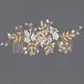 Peigne à cheveux de mariée fait main avec feuilles dorées, fleurs blanches et perles élégantes - Peigne À Cheveux Polyvalent À Motif Floral Fait Main Hs-j7088g