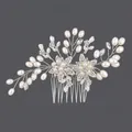 Peigne à cheveux de mariée élégant avec perles et strass en motif floral argenté. - Épingle À Cheveux Hs-j2634a Pour Défilé De Mode