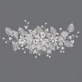 Peigne à cheveux de mariage argenté exquis avec perles à la main et accents floraux - Accessoire De Tête Polyvalent Argenté Pour Demoiselle D'honneur Hs-j6807s